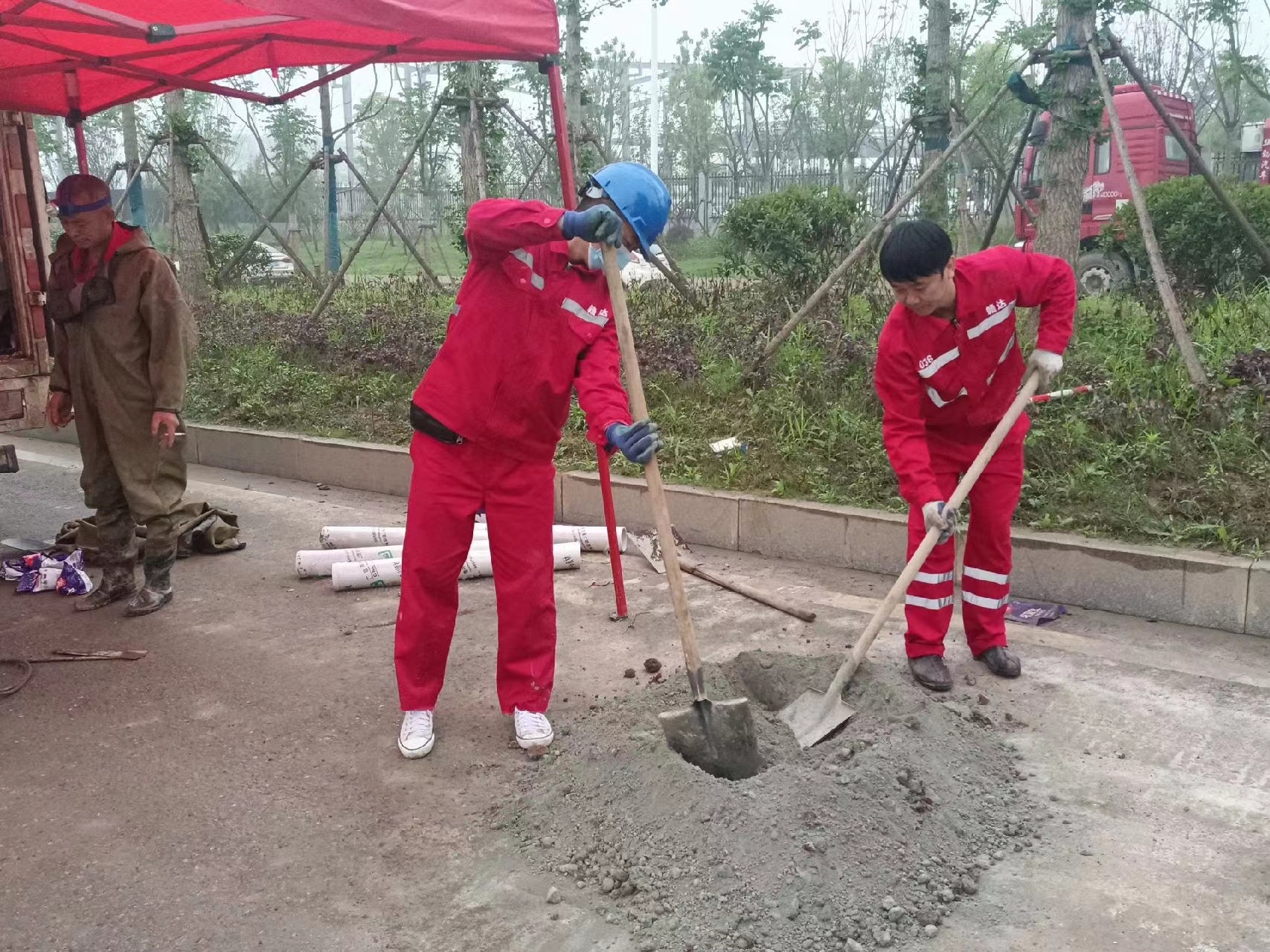 源城管道疏通哪家好】及时进行市政管道清淤