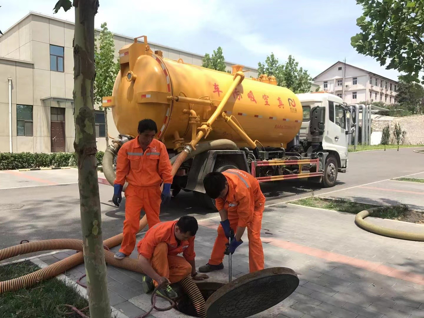 源城化粪池清理与5-8吨吸粪车施工效率分析